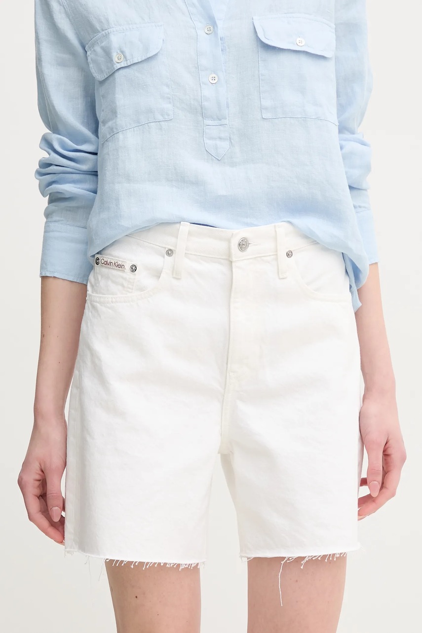 Levně Džínové šortky Calvin Klein Jeans dámské, bílá barva, hladké, high waist, J20J225201