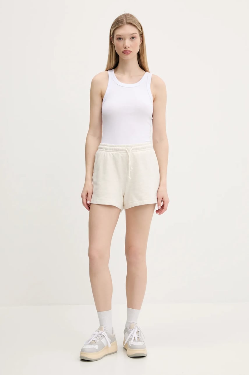 Хлопковые шорты Tommy Jeans цвет бежевый однотонная высокая посадка DW0DW20353 Хлопковые шорты Tommy Jeans цвет бежевый однотонная высокая посадка DW0DW20353