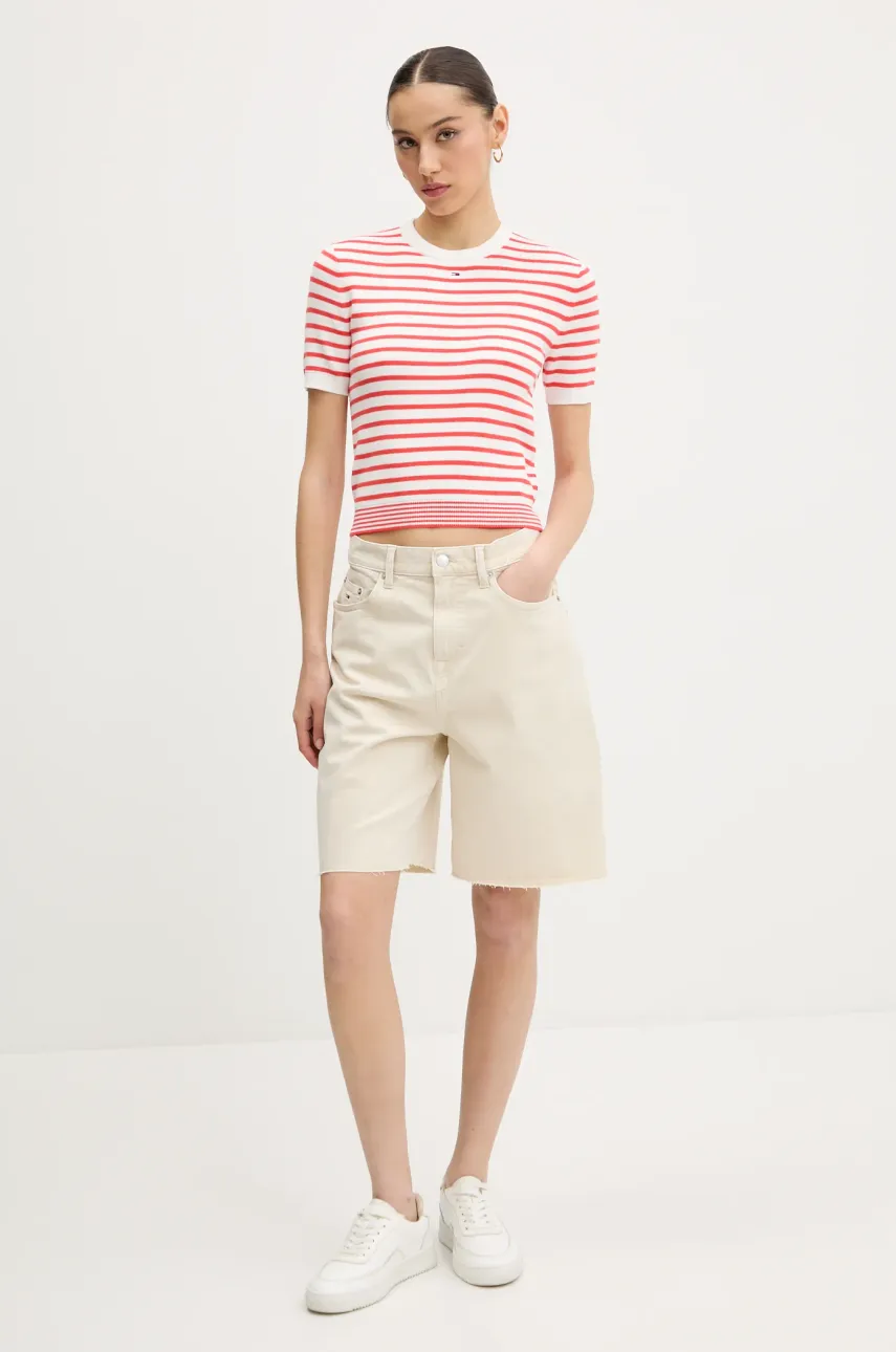 Джинсовые шорты Tommy Jeans цвет бежевый однотонная высокая посадка DW0DW21646 Джинсовые шорты Tommy Jeans цвет бежевый однотонная высокая посадка DW0DW21646