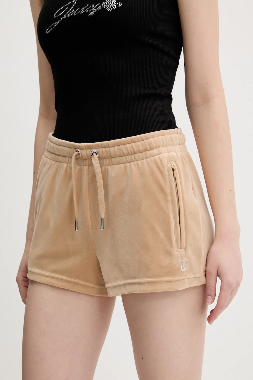 Juicy Couture pantaloni scurți de catifea TAMIA femei, culoarea bej, cu imprimeu, medium waist, JCWH121001 Juicy Couture pantaloni scurți de catifea TAMIA femei, culoarea bej, cu imprimeu, medium waist, JCWH121001
