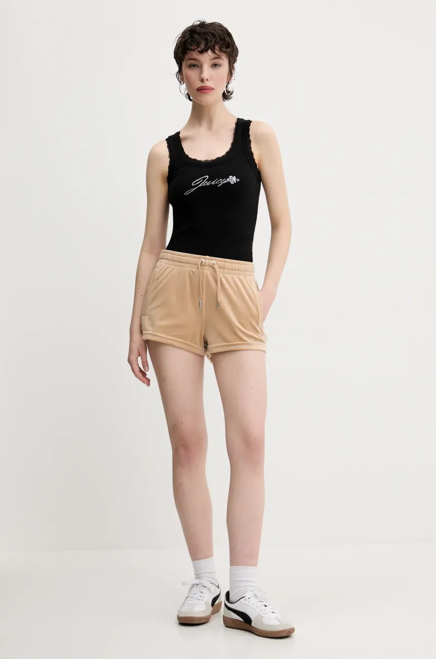 Велюровые шорты Juicy Couture TAMIA женские цвет бежевый с аппликацией средняя посадка JCWH121001 Велюровые шорты Juicy Couture TAMIA женские цвет бежевый с аппликацией средняя посадка JCWH121001