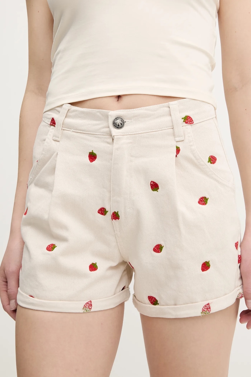 Kaotiko pantaloni scurți jeans femei, culoarea bej, cu imprimeu, high waist, AQ022-01-K002 Kaotiko pantaloni scurți jeans femei, culoarea bej, cu imprimeu, high waist, AQ022-01-K002