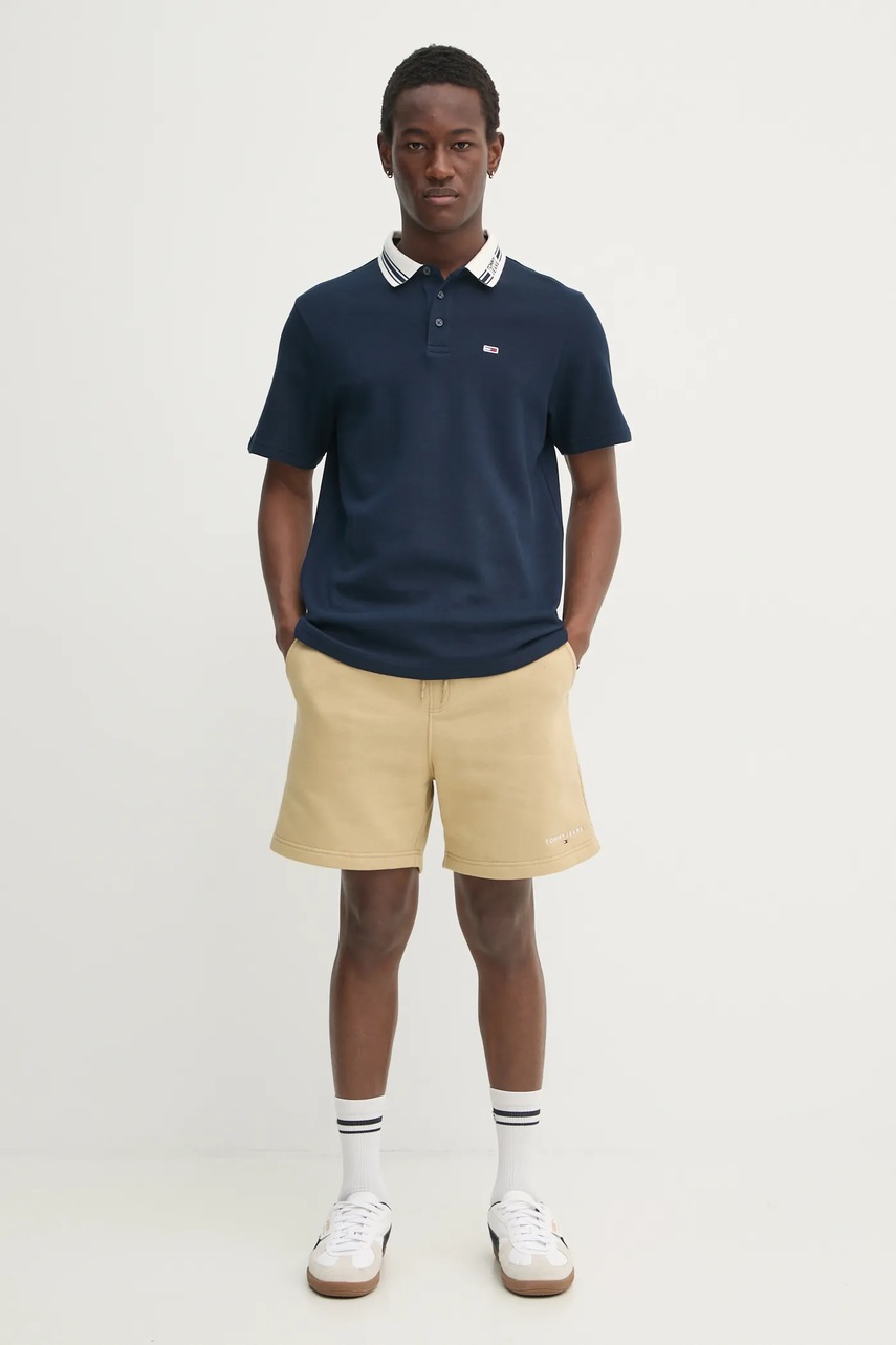 Σορτς Tommy Jeans χρώμα: μπεζ, DM0DM20637 φωτογραφία