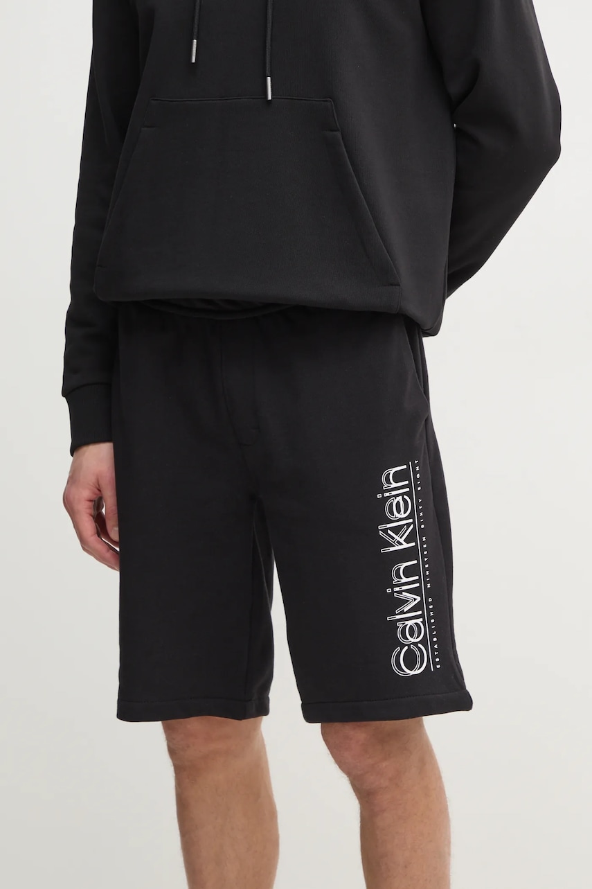 Levně Bavlněné šortky Calvin Klein černá barva, K10K114122