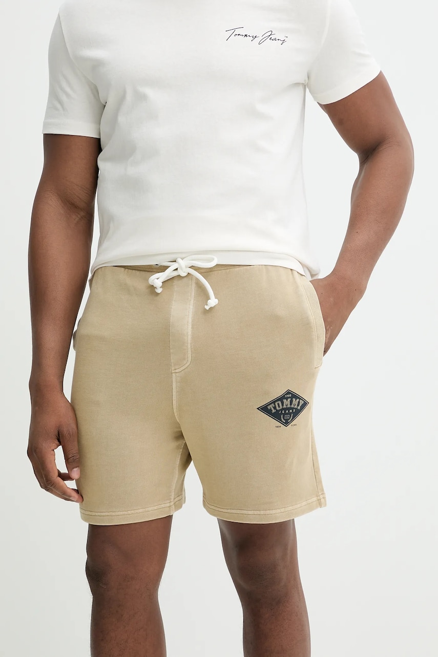 Tommy Jeans pantaloni scurti din bumbac barbati, culoarea bej, DM0DM20936 Tommy Jeans pantaloni scurti din bumbac barbati, culoarea bej, DM0DM20936