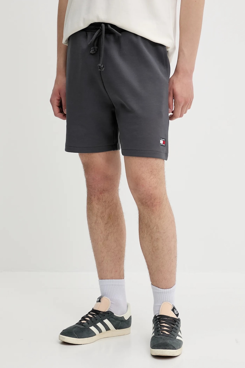 Tommy Jeans pantaloni scurți culoarea gri, DM0DM21370