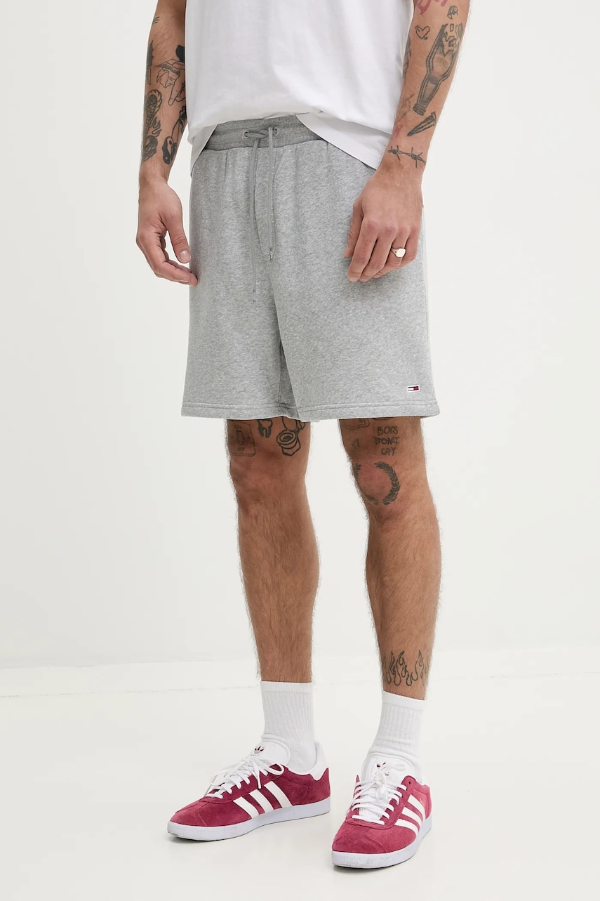 Tommy Jeans pantaloni scurti barbati, culoarea gri, DM0DM21931 Tommy Jeans pantaloni scurti barbati, culoarea gri, DM0DM21931