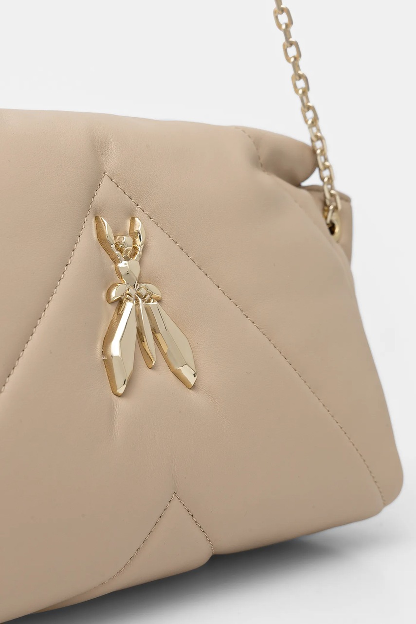 Δερμάτινη τσάντα Patrizia Pepe χρώμα: μπεζ, 8B0197 L113 φωτογραφία