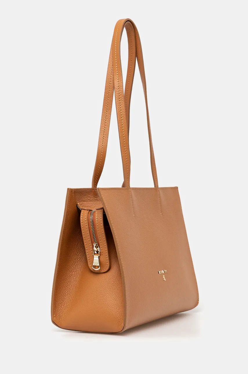 Кожаная сумочка Patrizia Pepe цвет бежевый 8B0236 L001 Кожаная сумочка Patrizia Pepe цвет бежевый 8B0236 L001