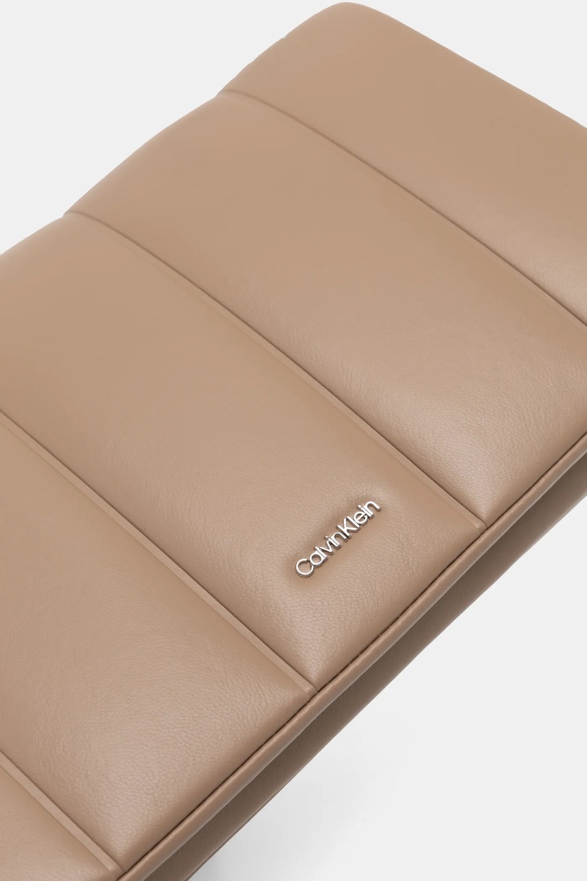 Τσάντα Calvin Klein χρώμα: καφέ, K60K612787 φωτογραφία