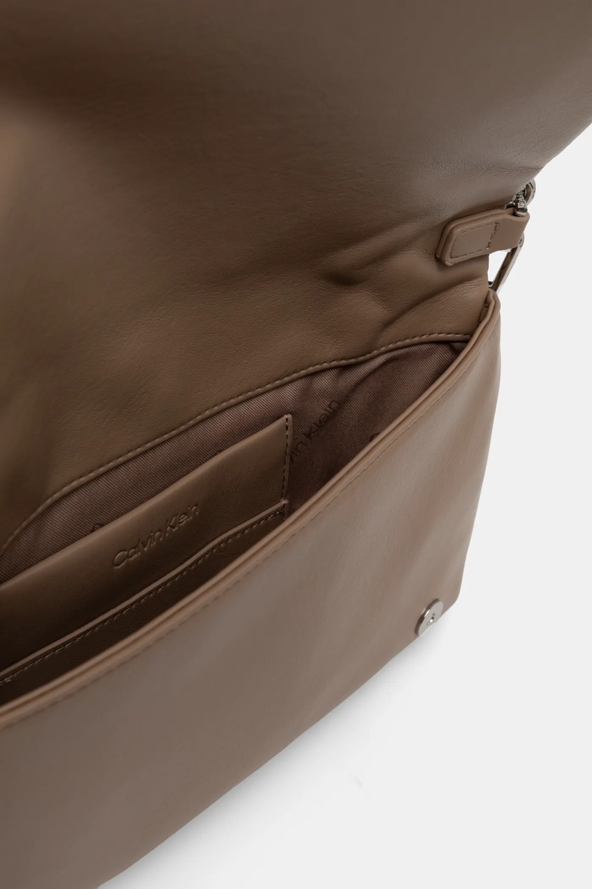 Τσάντα Calvin Klein χρώμα: καφέ, K60K612787 φωτογραφία