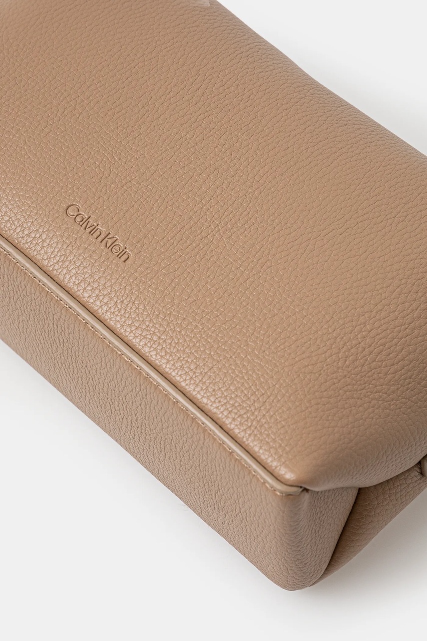 Τσάντα Calvin Klein χρώμα: καφέ, K60K612788 φωτογραφία