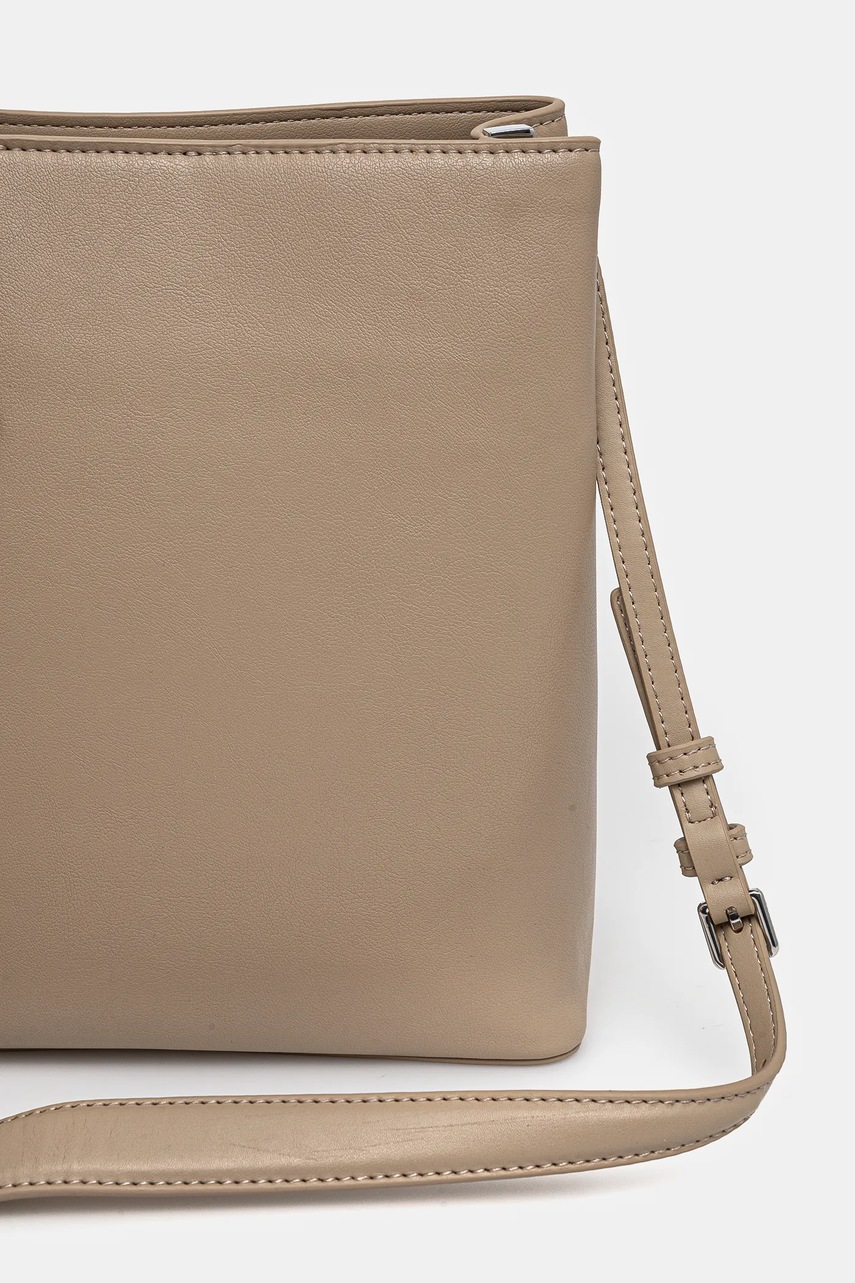 Τσάντα Calvin Klein χρώμα: μπεζ, K60K612803 φωτογραφία