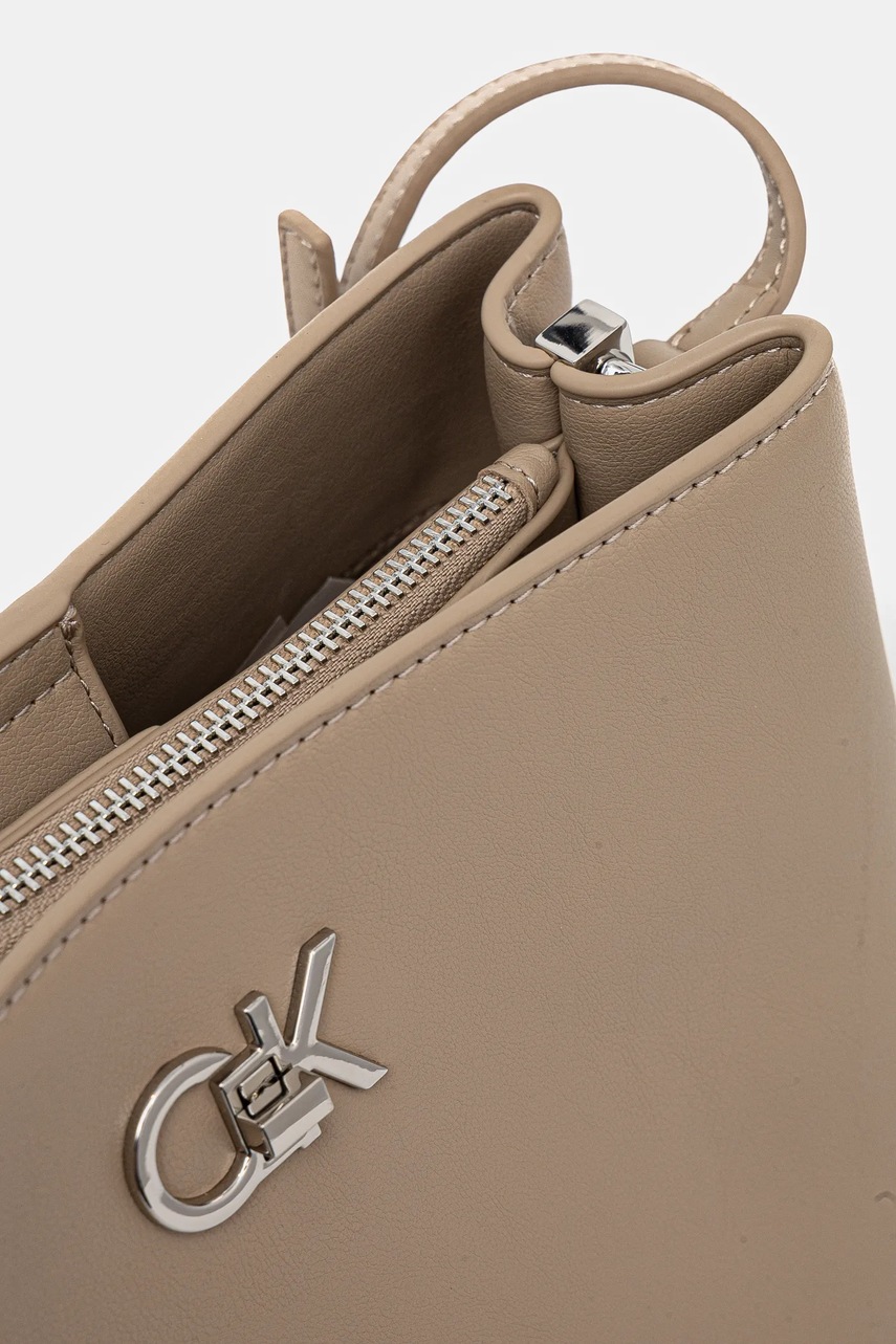 Τσάντα Calvin Klein χρώμα: μπεζ, K60K612803 φωτογραφία