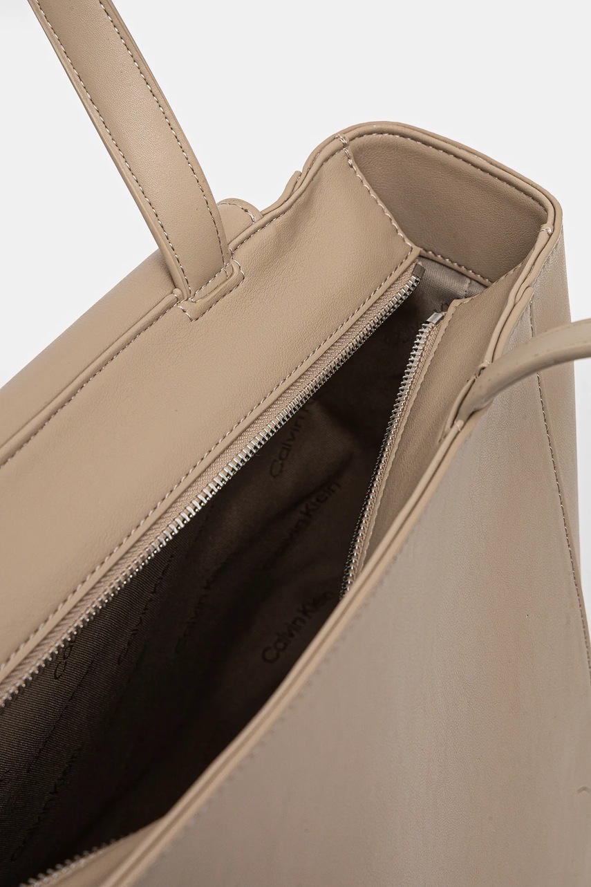 Τσάντα Calvin Klein χρώμα: μπεζ, K60K612811 φωτογραφία