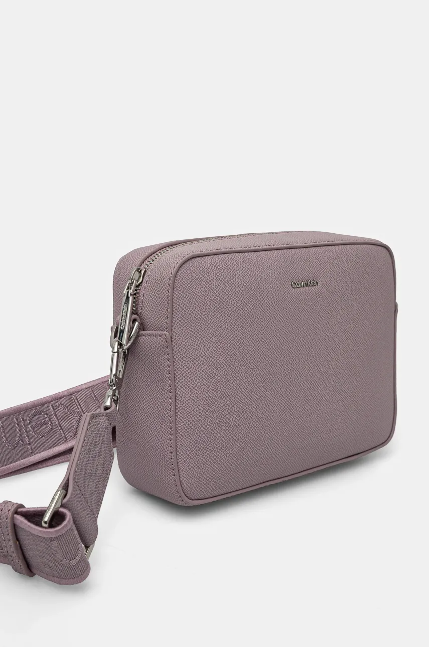 Сумочка Calvin Klein цвет фиолетовый K60K613084 Сумочка Calvin Klein цвет фиолетовый K60K613084