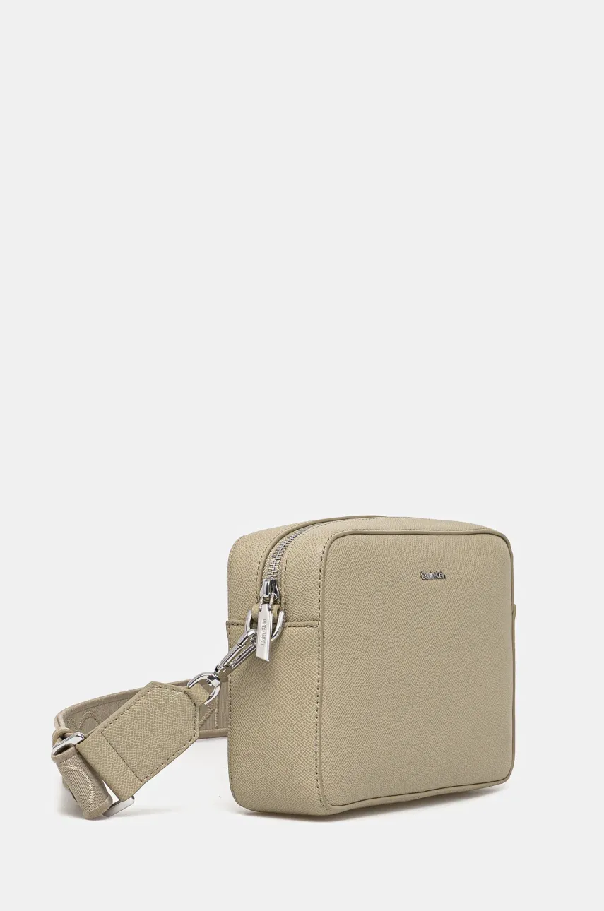 Сумочка Calvin Klein цвет бежевый K60K613084 Сумочка Calvin Klein цвет бежевый K60K613084