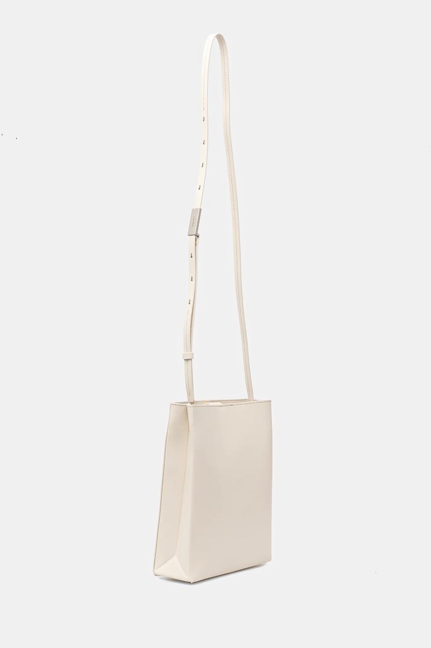 Кожаная сумочка Calvin Klein цвет белый LV04F3005G Кожаная сумочка Calvin Klein цвет белый LV04F3005G