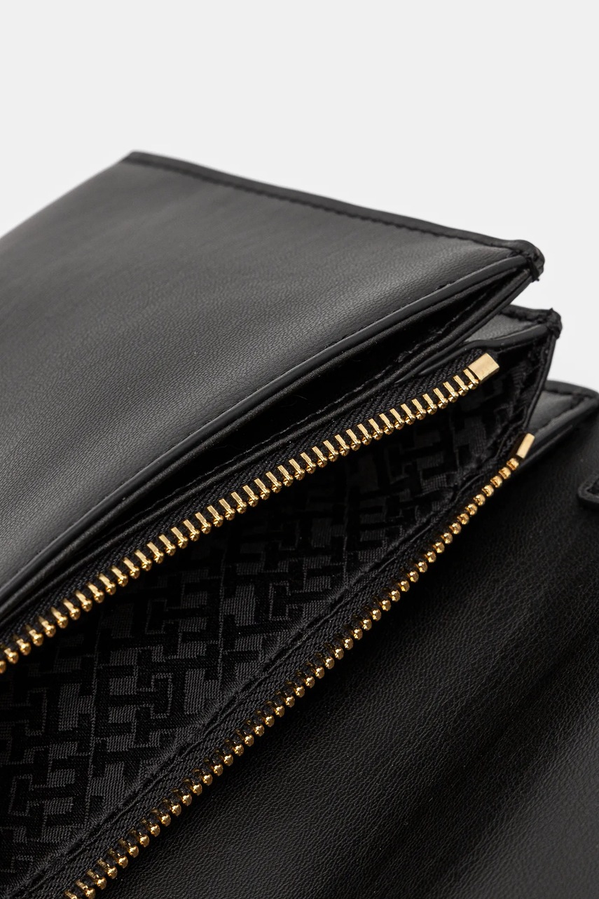 Τσάντα Tommy Hilfiger χρώμα: μαύρο, AW0AW16893 φωτογραφία