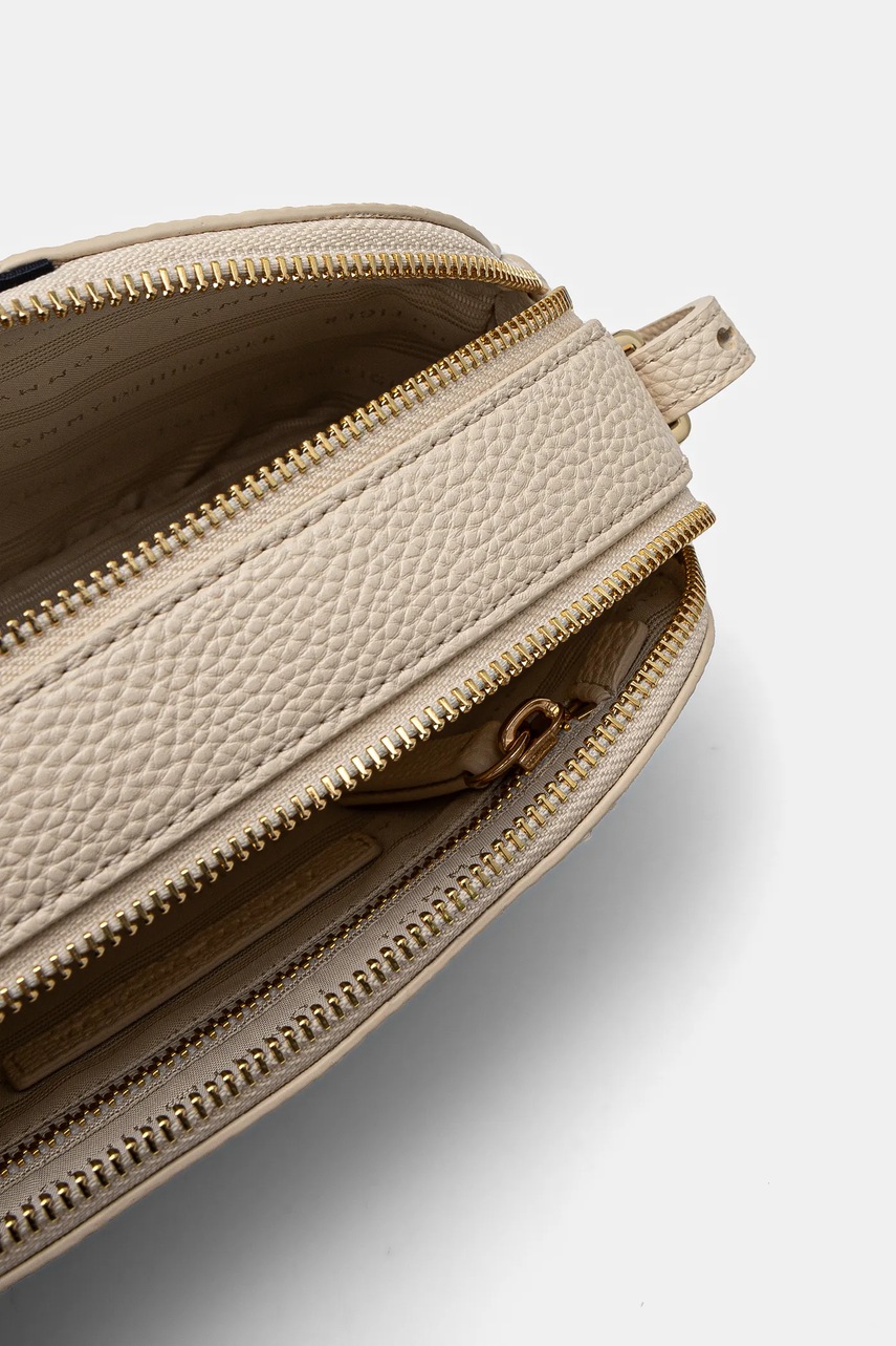 Τσάντα Tommy Hilfiger χρώμα: μπεζ, AW0AW16898 φωτογραφία