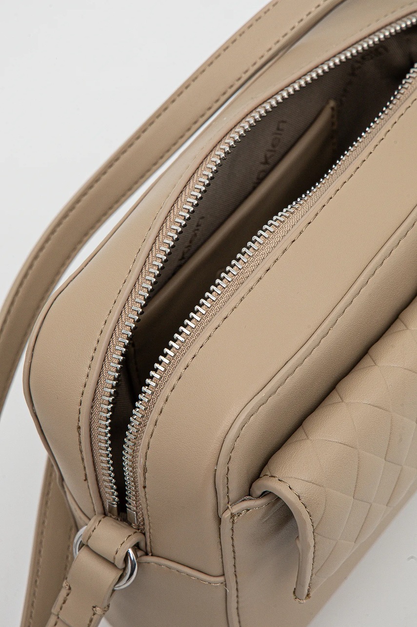 Τσάντα Calvin Klein χρώμα: μπεζ, K60K613108 φωτογραφία