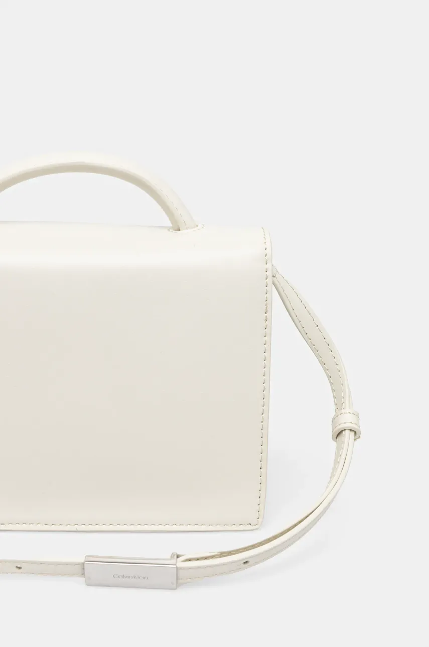 Сумочка Calvin Klein цвет бежевый K60K613162 Сумочка Calvin Klein цвет бежевый K60K613162