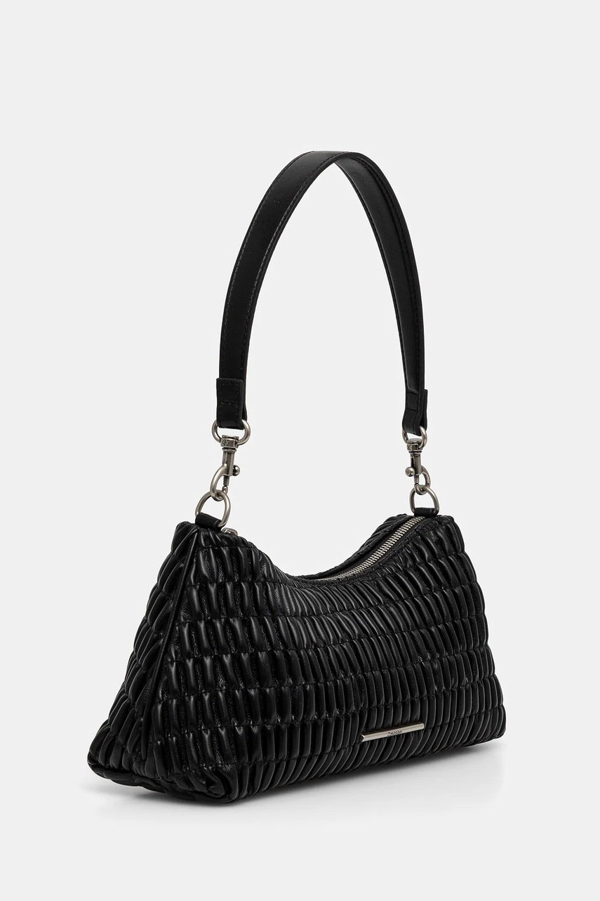 Сумочка Calvin Klein Jeans цвет чёрный LV04K3088G Сумочка Calvin Klein Jeans цвет чёрный LV04K3088G