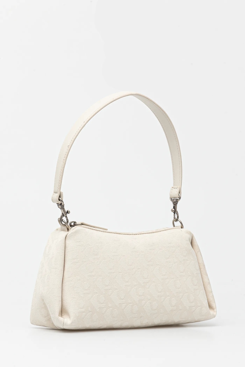Сумочка Calvin Klein Jeans цвет чёрный LV04K3142G Сумочка Calvin Klein Jeans цвет чёрный LV04K3142G