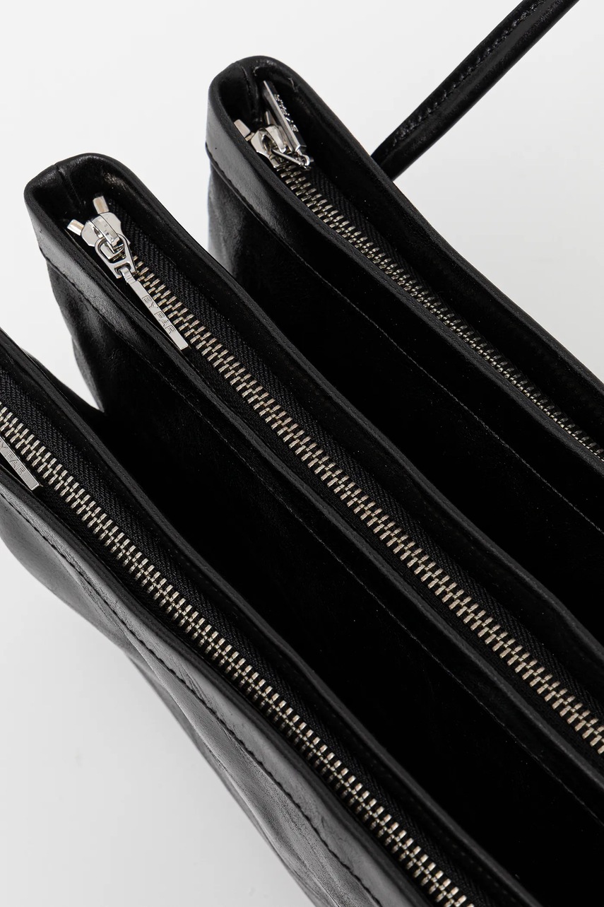 Δερμάτινη τσάντα By Far φωτογραφία