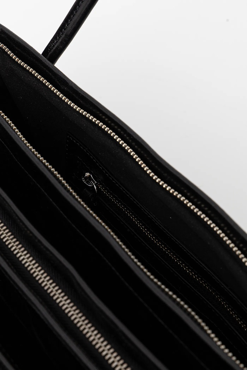 Δερμάτινη τσάντα By Far φωτογραφία