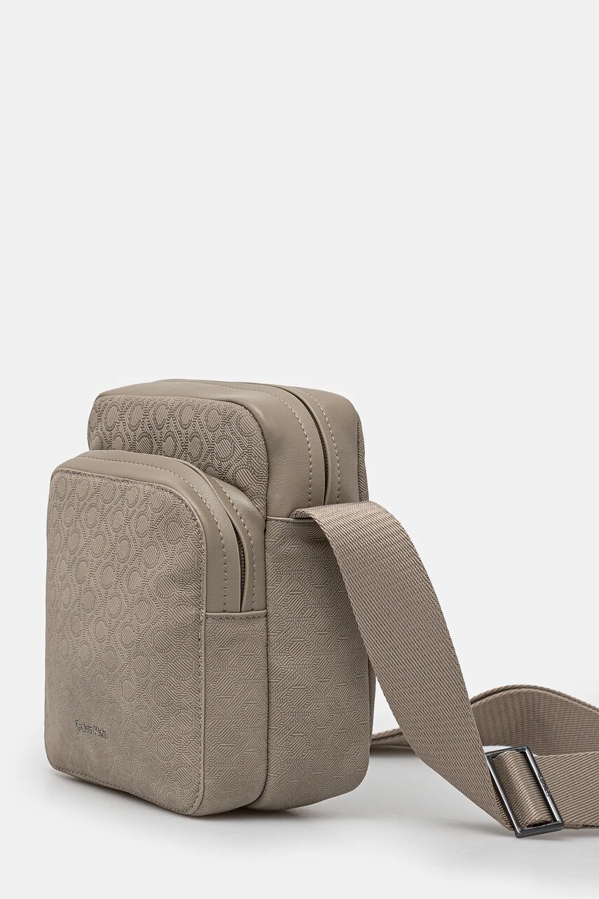 Сумка Calvin Klein цвет бежевый K50K512743 Сумка Calvin Klein цвет бежевый K50K512743