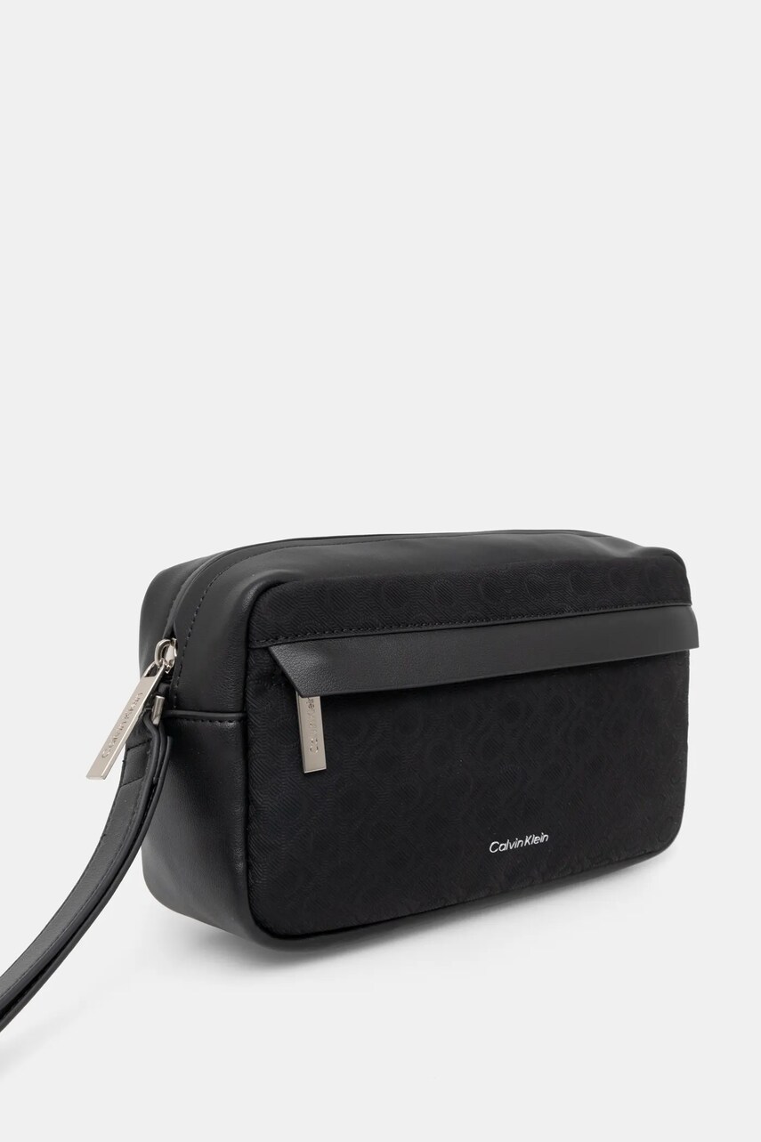 Косметичка Calvin Klein цвет чёрный K50K512799 Косметичка Calvin Klein цвет чёрный K50K512799