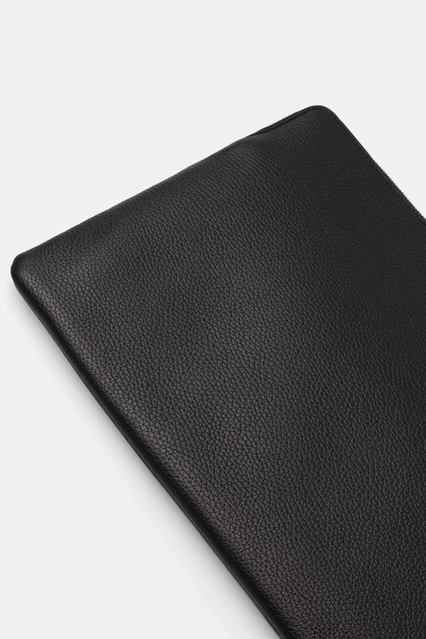 Кожаный чехол для ноутбука Coccinelle цвет чёрный E5 MUK 86 01 01