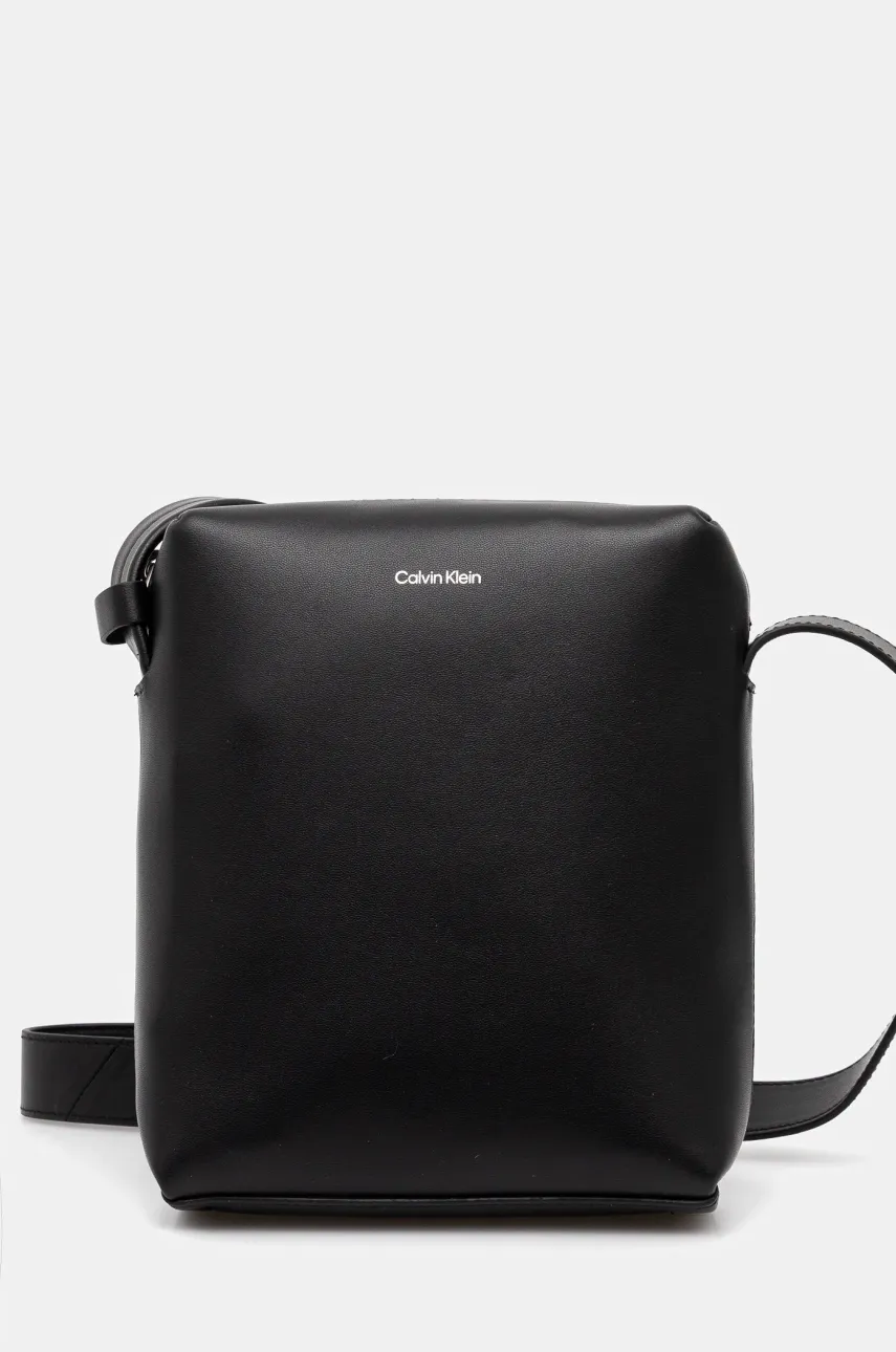Levně Kožená taška Calvin Klein černá barva, K50K512887