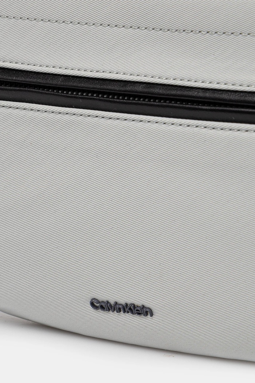 Сумка на пояс Calvin Klein цвет серый K50K512898 Сумка на пояс Calvin Klein цвет серый K50K512898