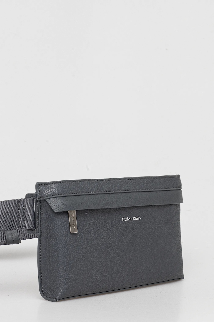 Сумка на пояс Calvin Klein цвет серый K50K512901 Сумка на пояс Calvin Klein цвет серый K50K512901