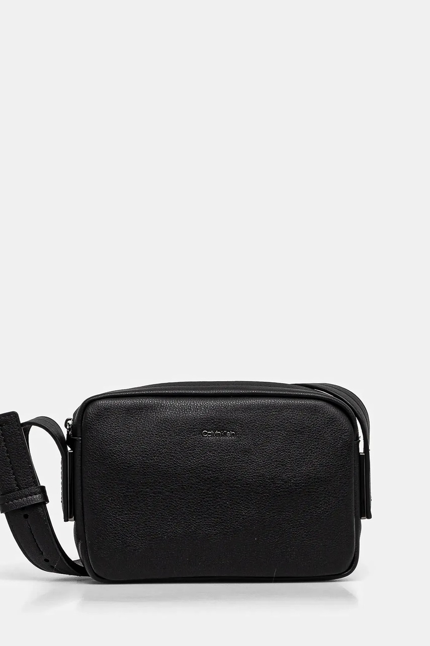 Levně Ledvinka Calvin Klein černá barva, K50K512905
