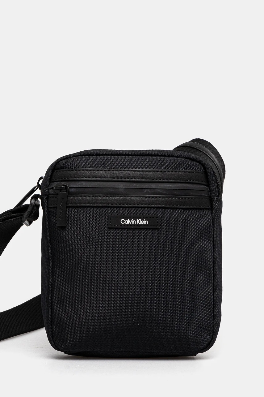 Levně Ledvinka Calvin Klein černá barva, K50K512884