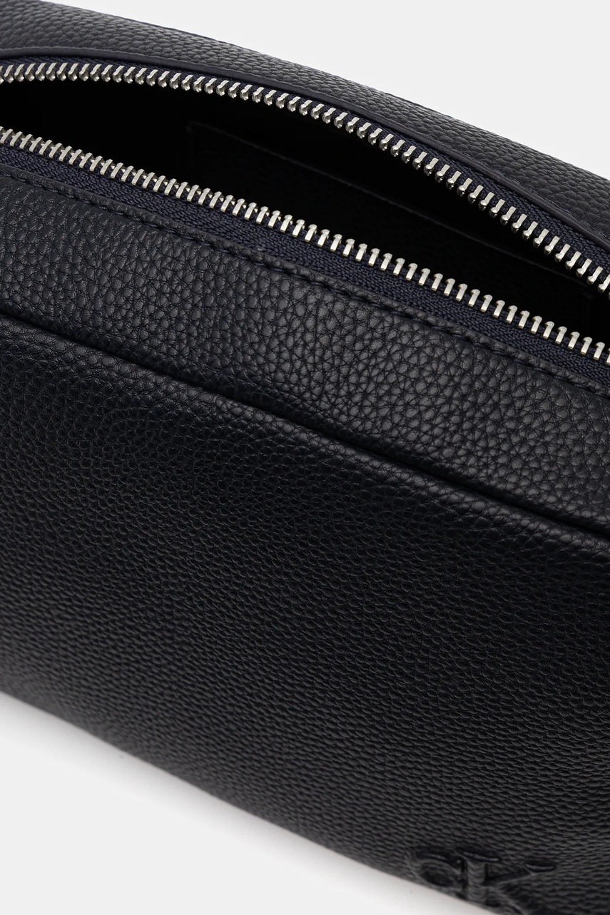 Τσάντα Calvin Klein Jeans χρώμα: μαύρο, LV04G3081G φωτογραφία