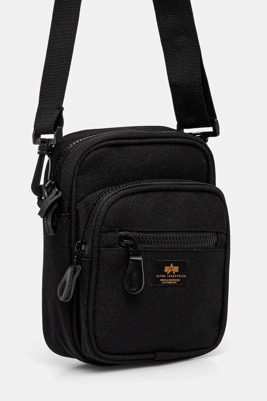 Сумка Alpha Industries Label Messenger Bag S цвет чёрный 156941 Сумка Alpha Industries Label Messenger Bag S цвет чёрный 156941