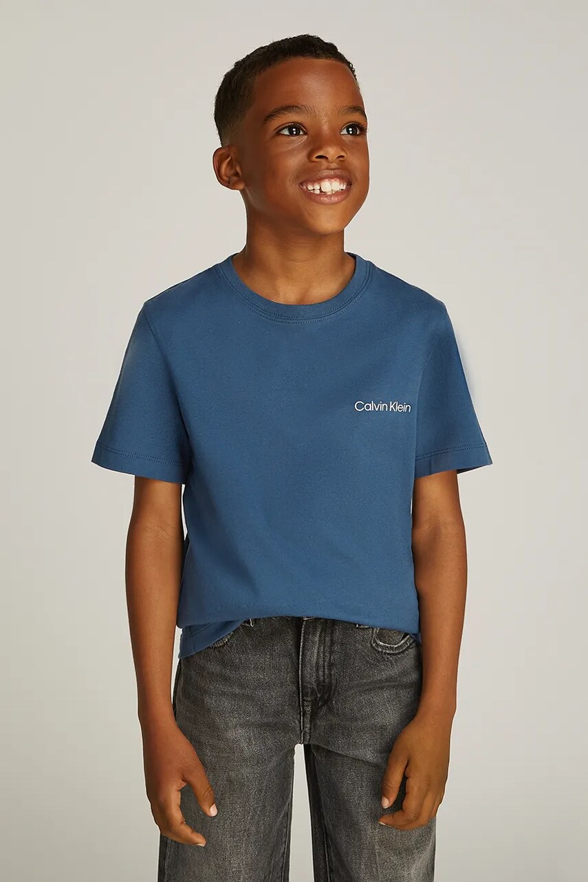 Levně Dětské bavlněné tričko Calvin Klein Jeans 2-pack tmavomodrá barva, s potiskem, IB0IB02363