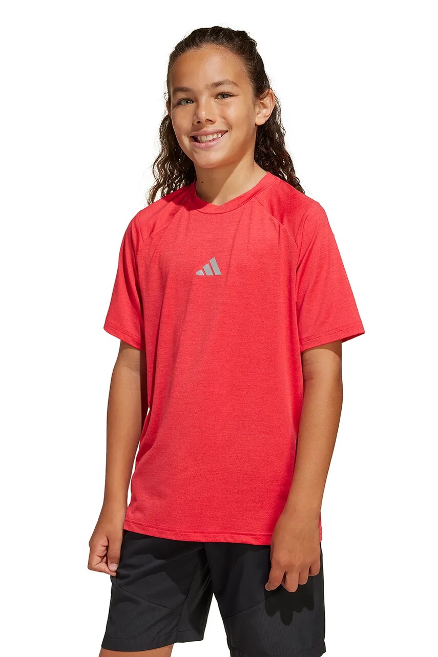 Levně Dětské tričko adidas červená barva, s potiskem, JD0136
