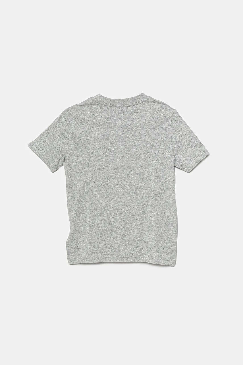 Детская хлопковая футболка Puma ESS LOGO LAB HOG Tee цвет серый с принтом 685788 Детская хлопковая футболка Puma ESS LOGO LAB HOG Tee цвет серый с принтом 685788