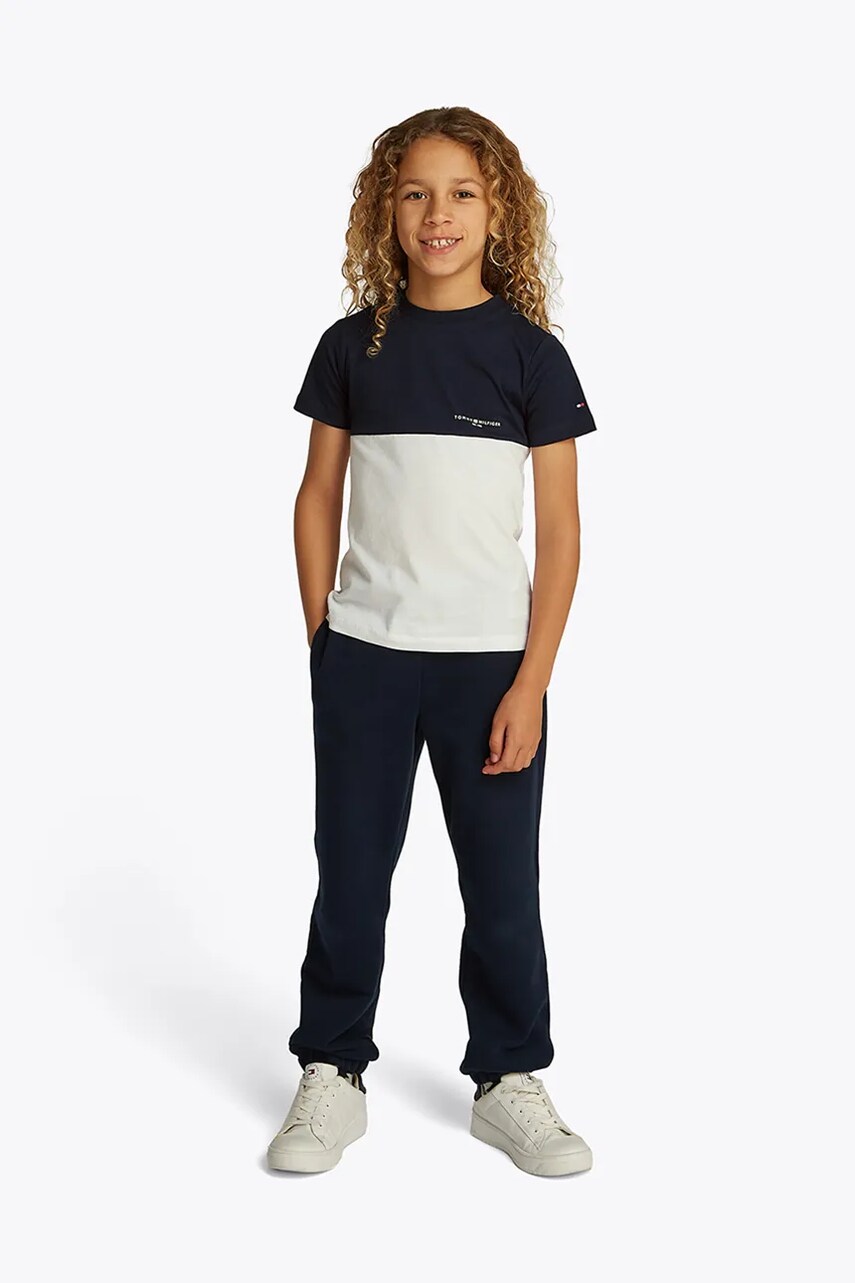 Levně Dětské bavlněné tričko Tommy Hilfiger černá barva, KB0KB09617