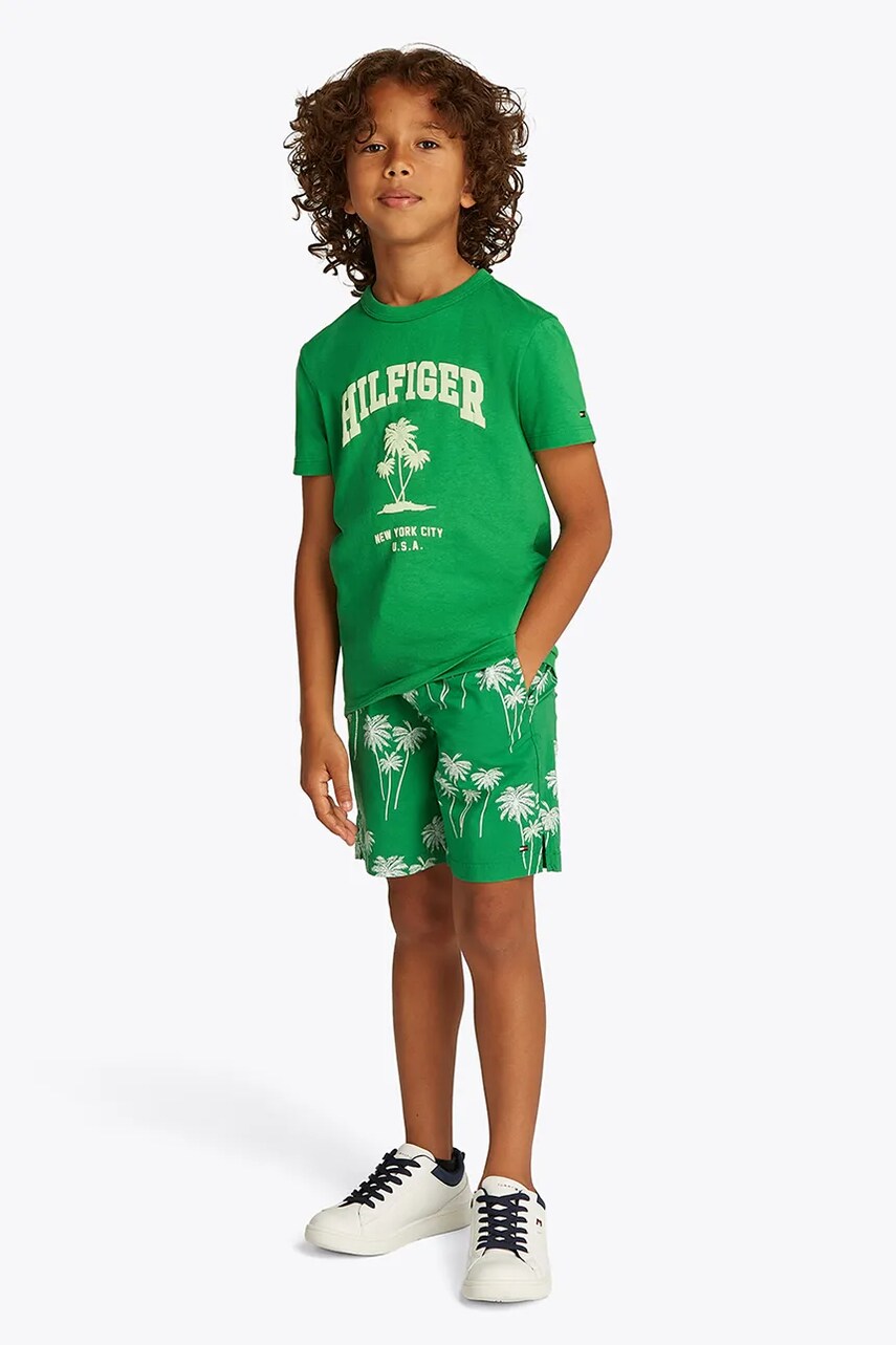 Levně Dětské bavlněné tričko Tommy Hilfiger zelená barva, s potiskem, KB0KB09649