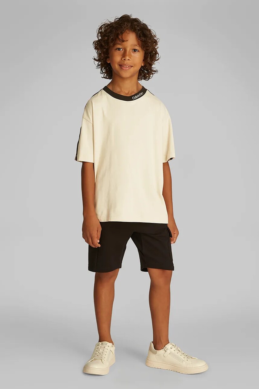 Levně Dětské bavlněné tričko Calvin Klein Jeans béžová barva, IB0IB02457