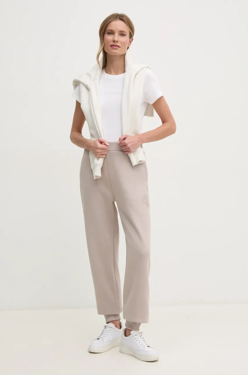 Хлопковая футболка Calvin Klein Jeans женская цвет бежевый J20J224990 Хлопковая футболка Calvin Klein Jeans женская цвет бежевый J20J224990