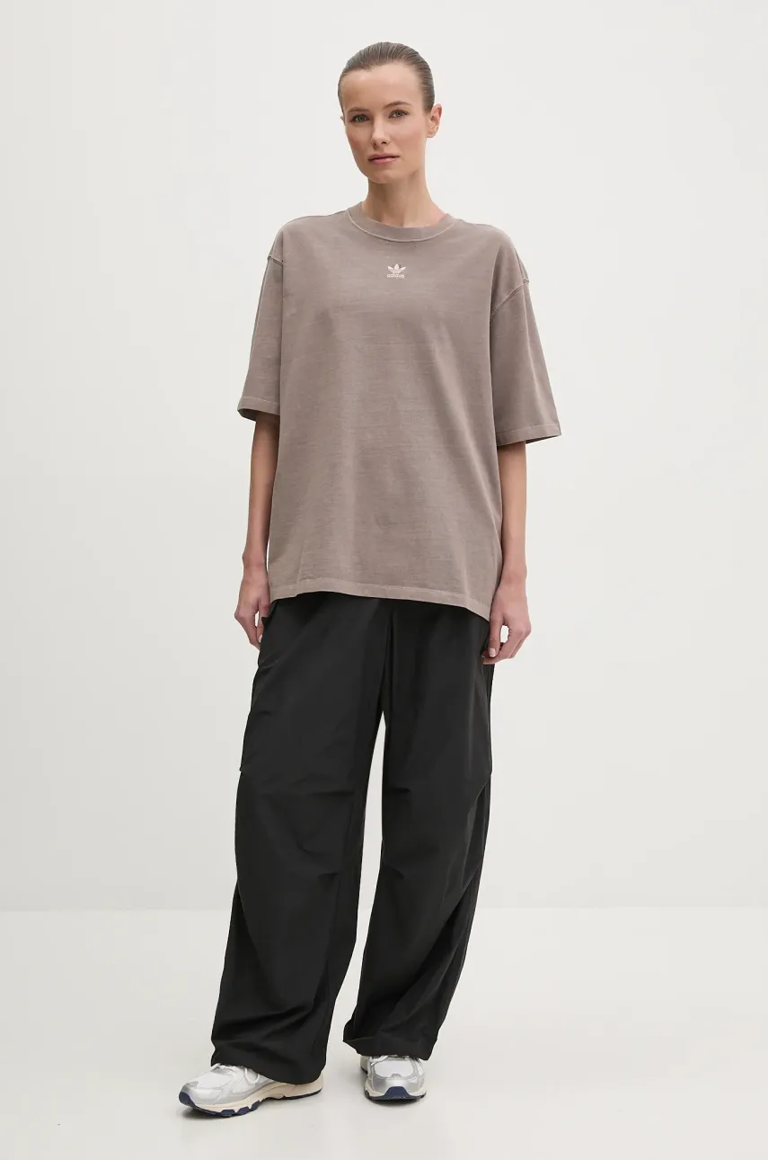 Хлопковая футболка adidas Originals Essential женская цвет коричневый JD5347 Хлопковая футболка adidas Originals Essential женская цвет коричневый JD5347
