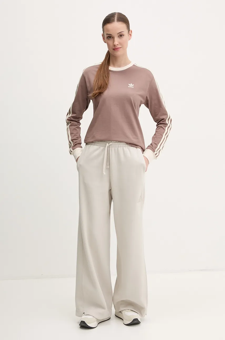 Хлопковый лонгслив adidas Originals 3-Stripes цвет коричневый JC5773 Хлопковый лонгслив adidas Originals 3-Stripes цвет коричневый JC5773