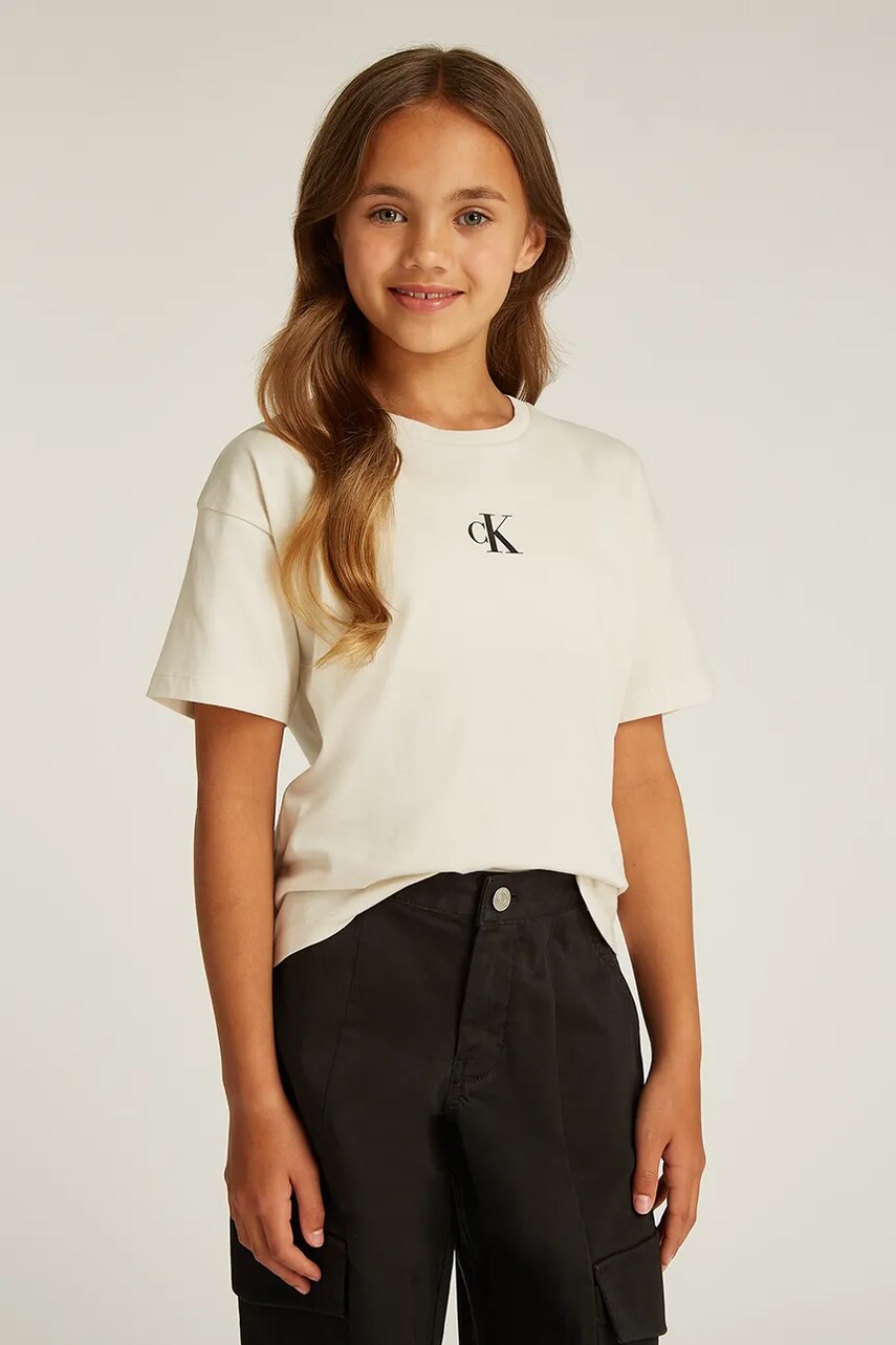 

Детска памучна тениска Calvin Klein Jeans в бежово IG0IG02136, Бежов